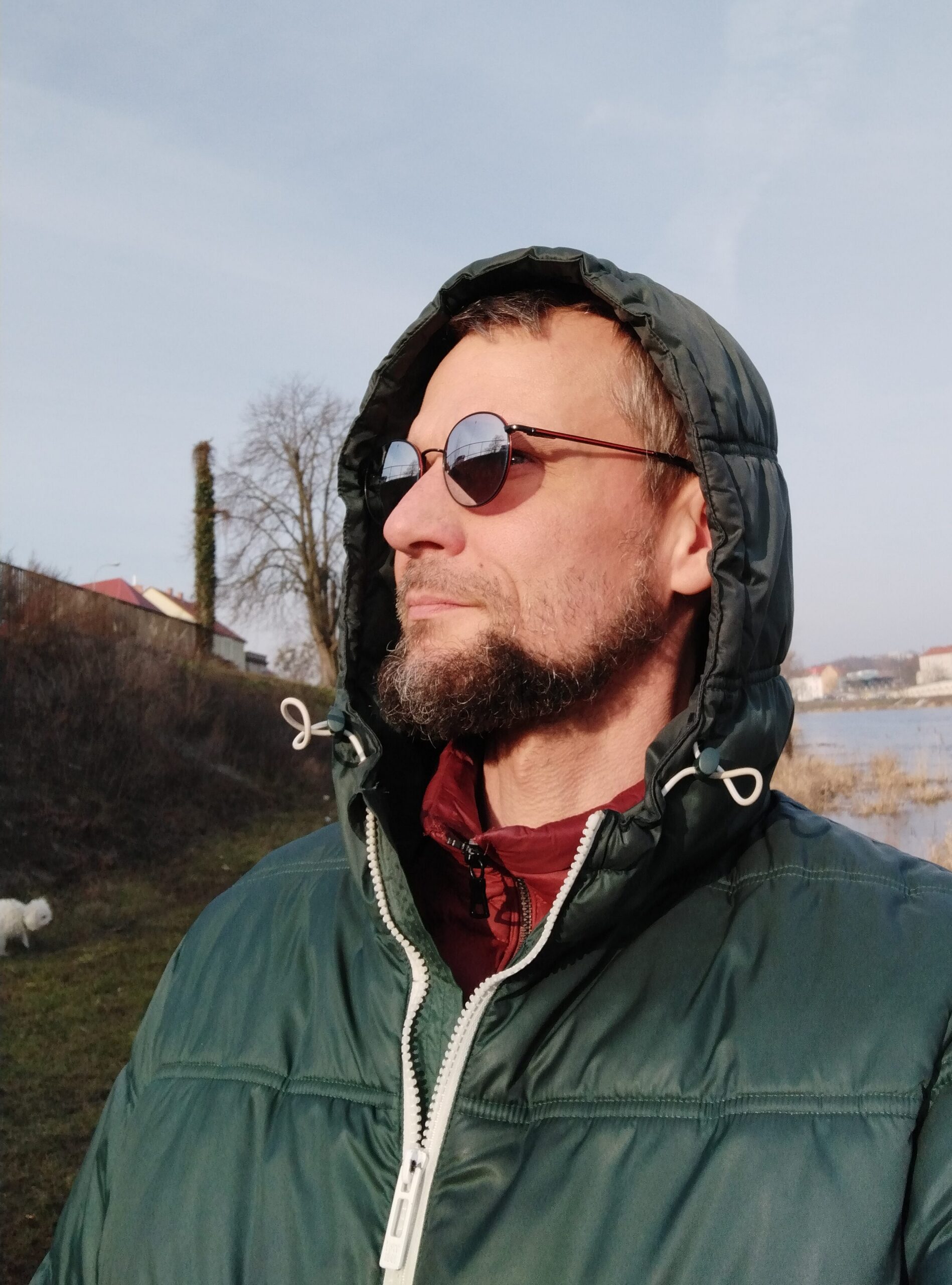 Jacol, właściciel marki Jaceol oferującej SEO i prowadzenie mediów społecznościowych